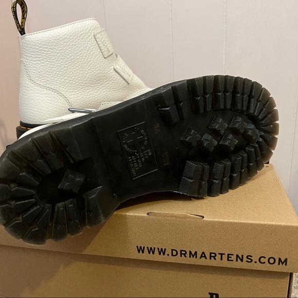 Dr. Martens Devon Heart Boot - Picture 4 of 5